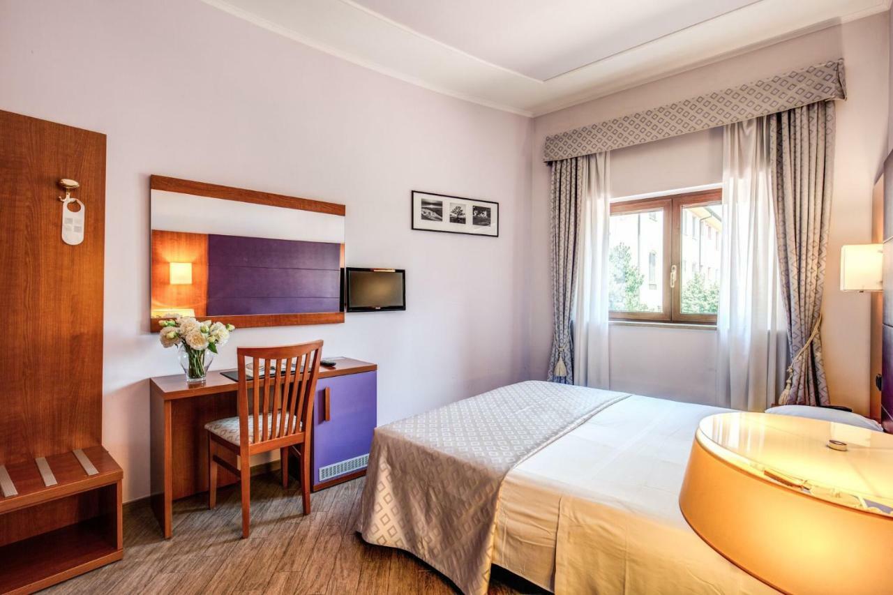 Hotel Roma Tiburtina Metro Bagian luar foto