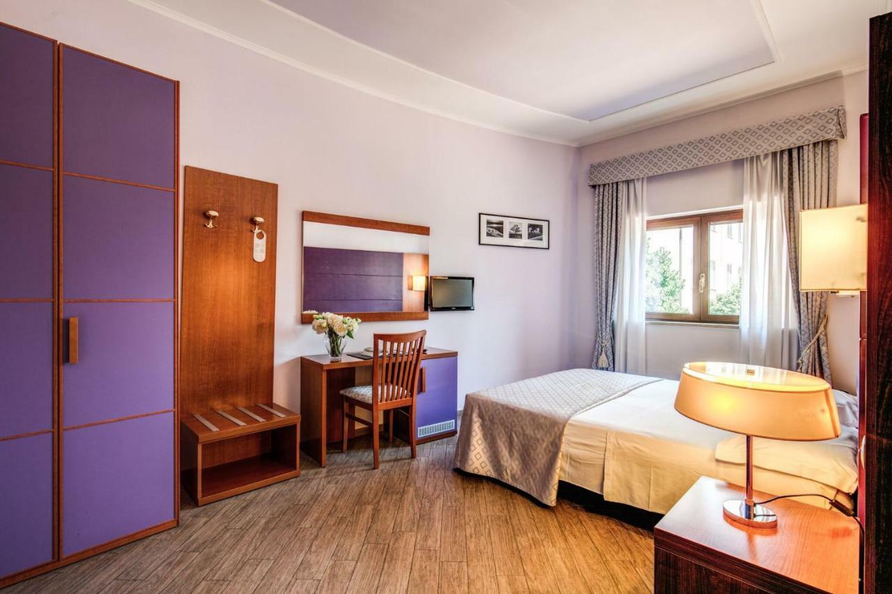 Hotel Roma Tiburtina Metro Bagian luar foto